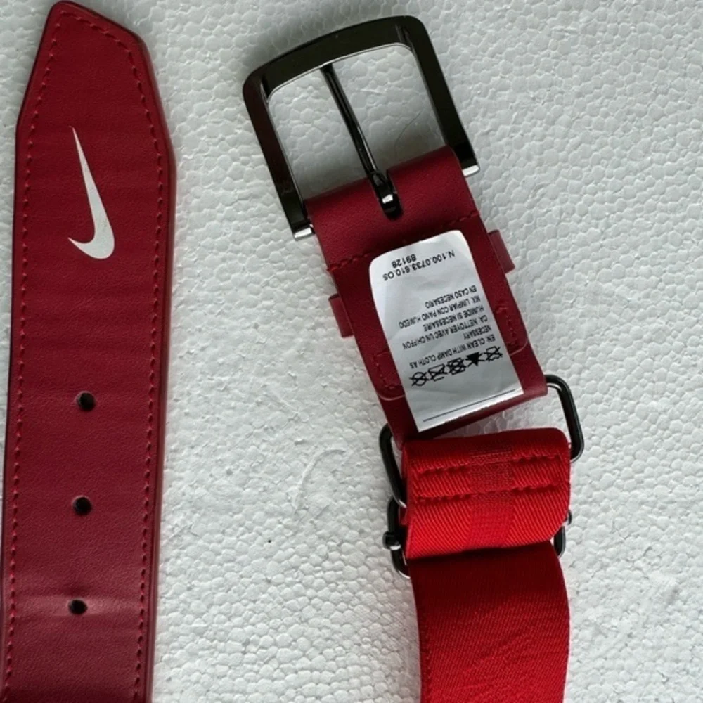 Nike NWOT Red Adjustable Baseball/Softball Belt 3.0‎
